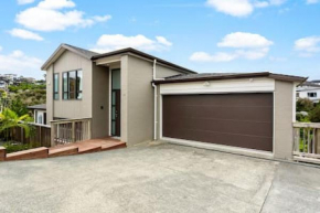 Grand Retreat with spa, sauna & parking, Auckland